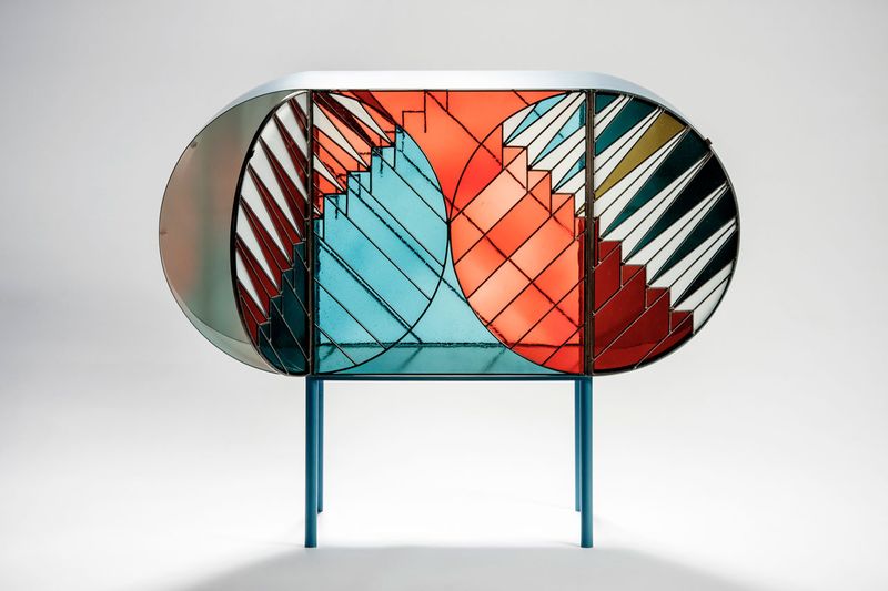Spazio Pontaccio lance une collection de meubles en vitrail