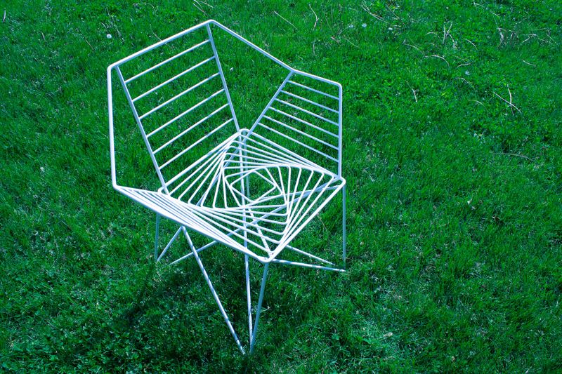 Chaise extérieure par Alex Dorfman: un design intemporel et élégant