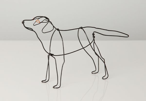 Sculptures minimalistes de chiens en fil de fer par Bridget Baker