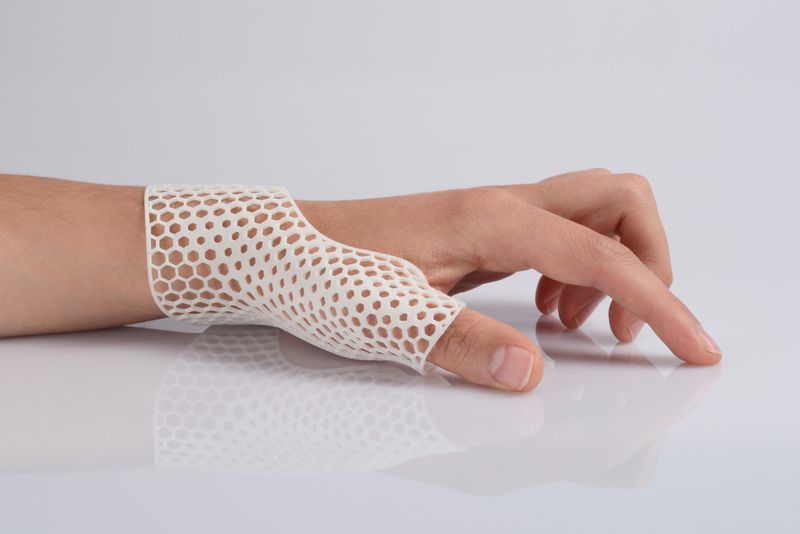 EOS et Shapeways développent un nouveau matériau imprimé en 3D abordable pour les prothèses