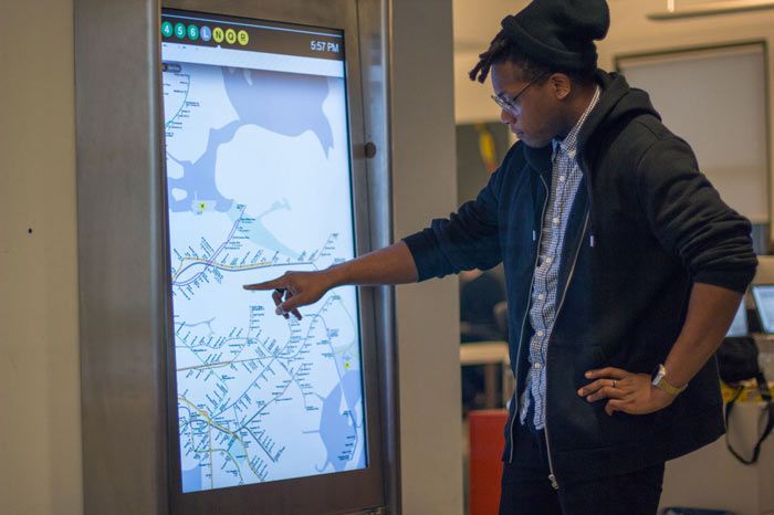 Kiosques interactifs NYC MTA On The Go pour faciliter la navigation