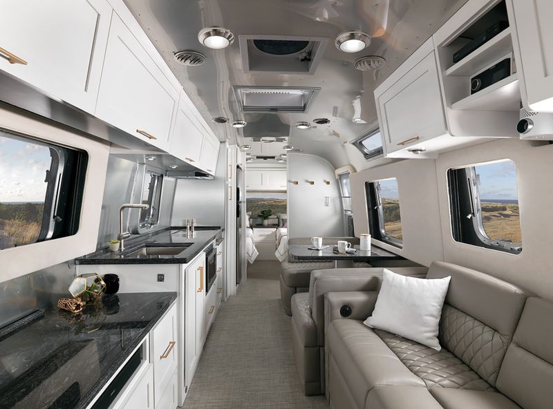 Voyagez avec Style dans le Nouveau Comfort White Airstream